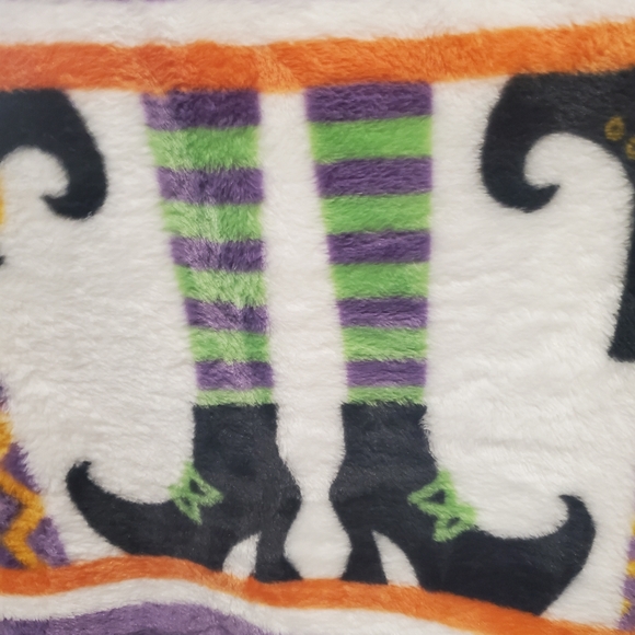 HTF Witch Legs Throw Blanket-NWT - Picture 4 of 5